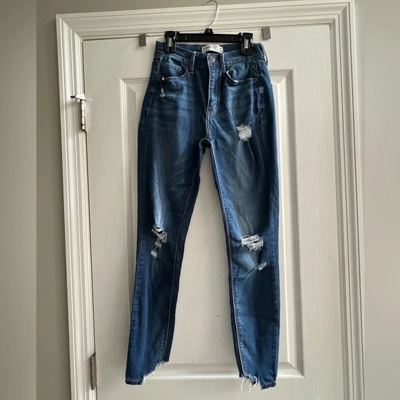 Mudd Denim - Mudd High Ride Ankle distressed Jegging jeans. Women’s Juniors size 5.